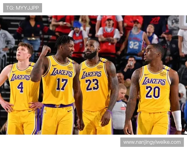 勒布朗詹姆斯领衔湖人对决掘金队的精彩较量与战术分析