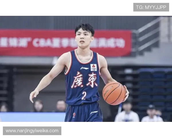 徐杰：从青涩少年到篮球场上的闪耀明星之路与成长故事