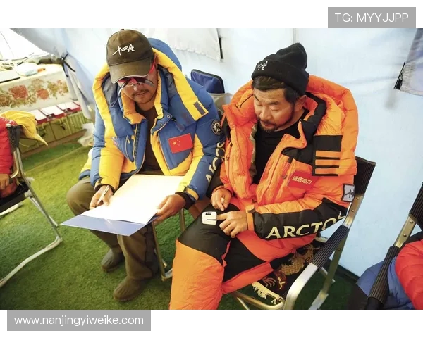 张伟专访：从青涩少年到电竞传奇的英雄联盟之路回顾