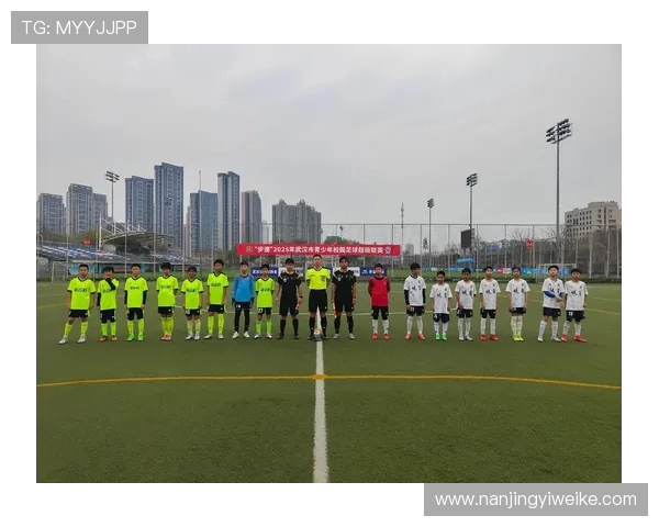 武汉足球队防反战术解析：如何在比赛中实现高效反击与稳固防守